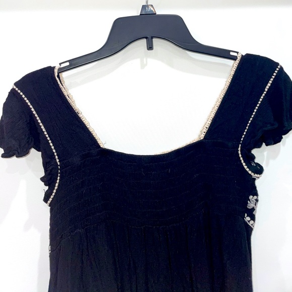 Altar’d State embroidered blouse - Picture 9 of 10